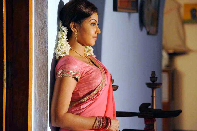 Komal Jha Hot Saree Stills: at TeluguPeople.com Photo Gallery